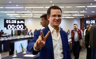 Panistas se salen de huacal