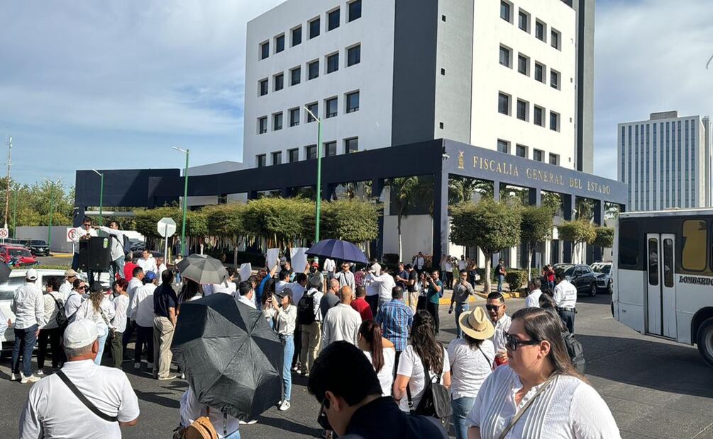 Manifestación por desaparición de Luis García Corrales, candidato a regidor por Culiacán y de Juan Francisco Cerón Beltrán. Foto: Cortesía