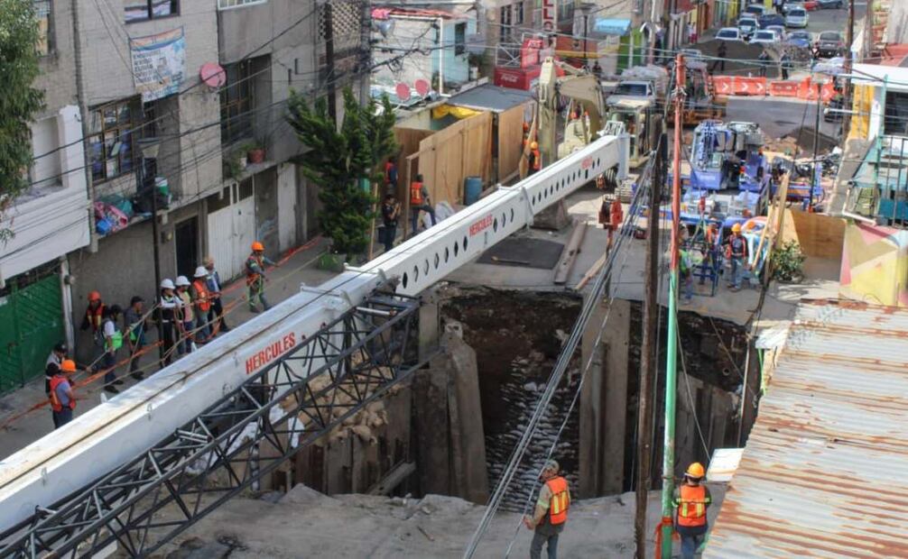 Aleida Alavez, informó que debido a que el diámetro de la oquedad pasó de cinco a 10 metros fueron desalojadas 27 personas
Foto: Darío Luna