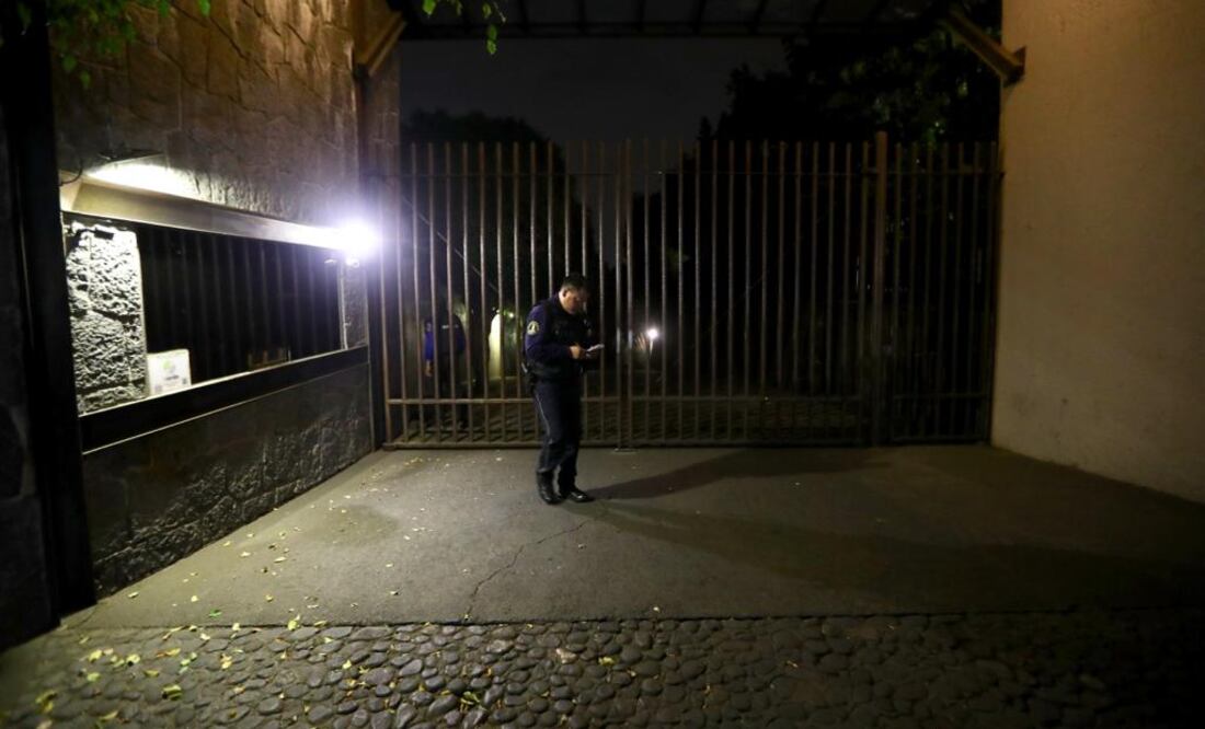 En el fraccionamiento La Retama en la calle Ladera 20 colonia Lomas de Bezares, se realizó un operativo en la casa de Lozoya, exdirector de Pemex (VALENTE ROSAS. EL UNIVERSAL))