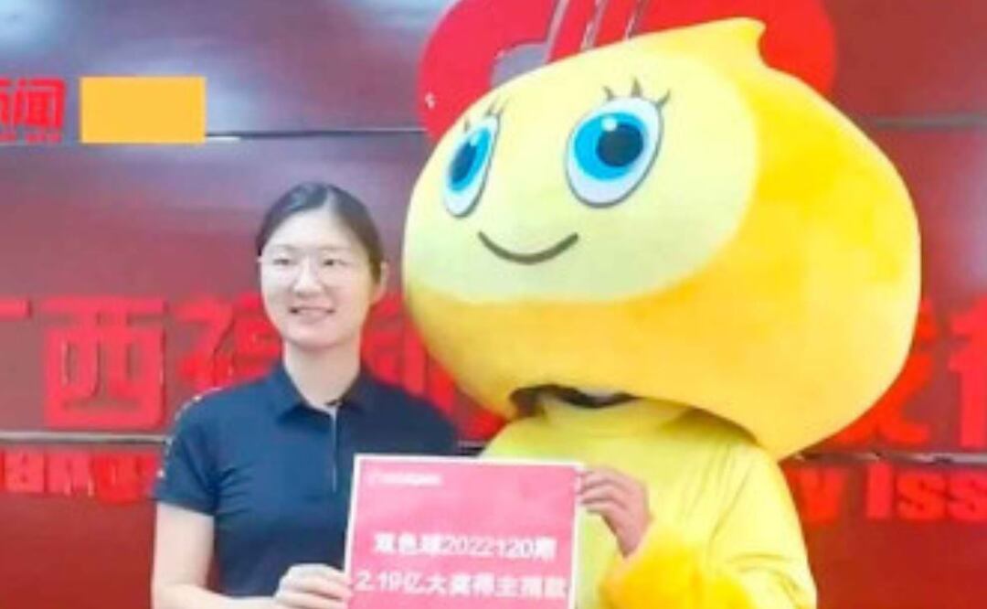 Ganó la lotería y retiró el premio disfrazado. Foto: captura YouTube  Tony Miskatonic