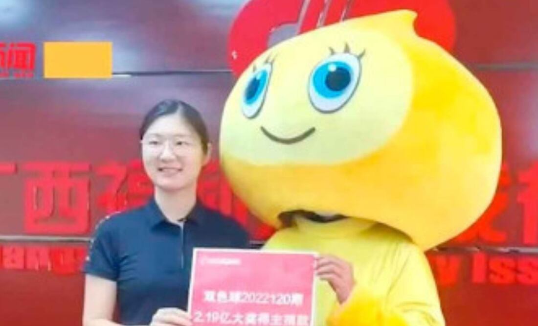 Ganó la lotería y retiró el premio disfrazado. Foto: captura YouTube Tony Miskatonic