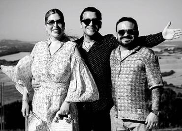 Mamá de Christian Nodal orgullosa: presume fotos de su hijo con Andrea Bocelli y Johnny Depp