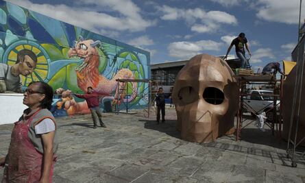 Día de Muertos 2023: Faro de Oriente trabaja en 4 carros alegóricos para desfile 