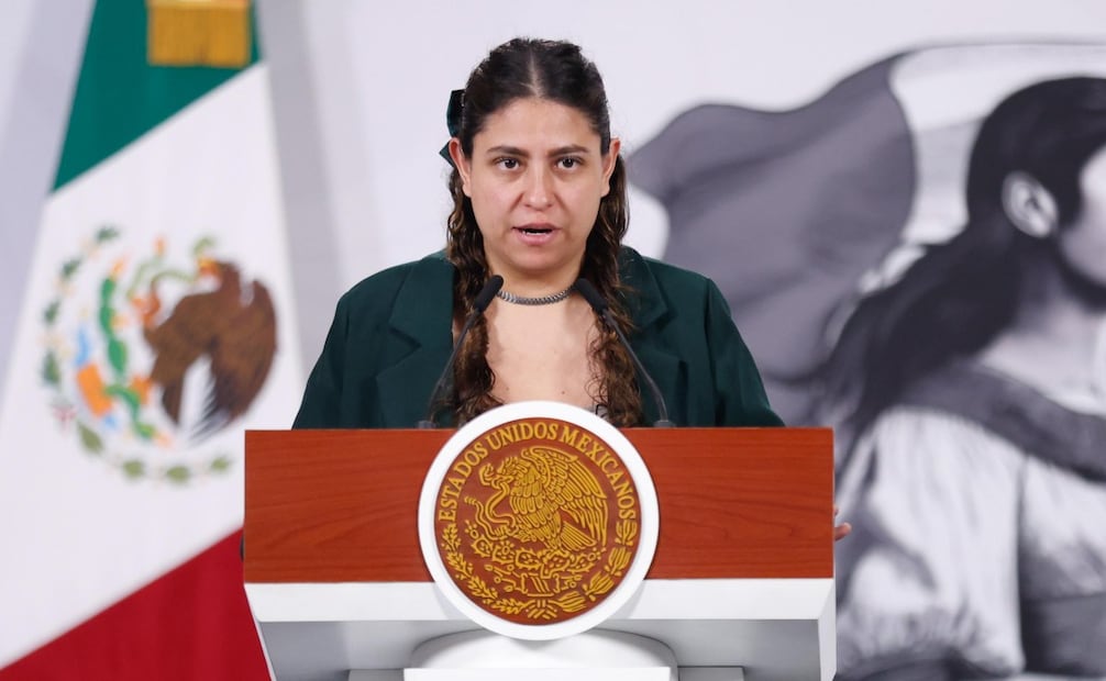 Pamela López Ruiz, directora general del programa “La Escuela es Nuestra”, en la conferencia matutina del lunes 6 de abril de 2026 en Palacio Nacional. Foto: Diego Simón Sánchez/ EL UNIVERSAL