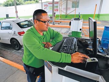 Propone Edomex bajar costo de la verificación vehicular