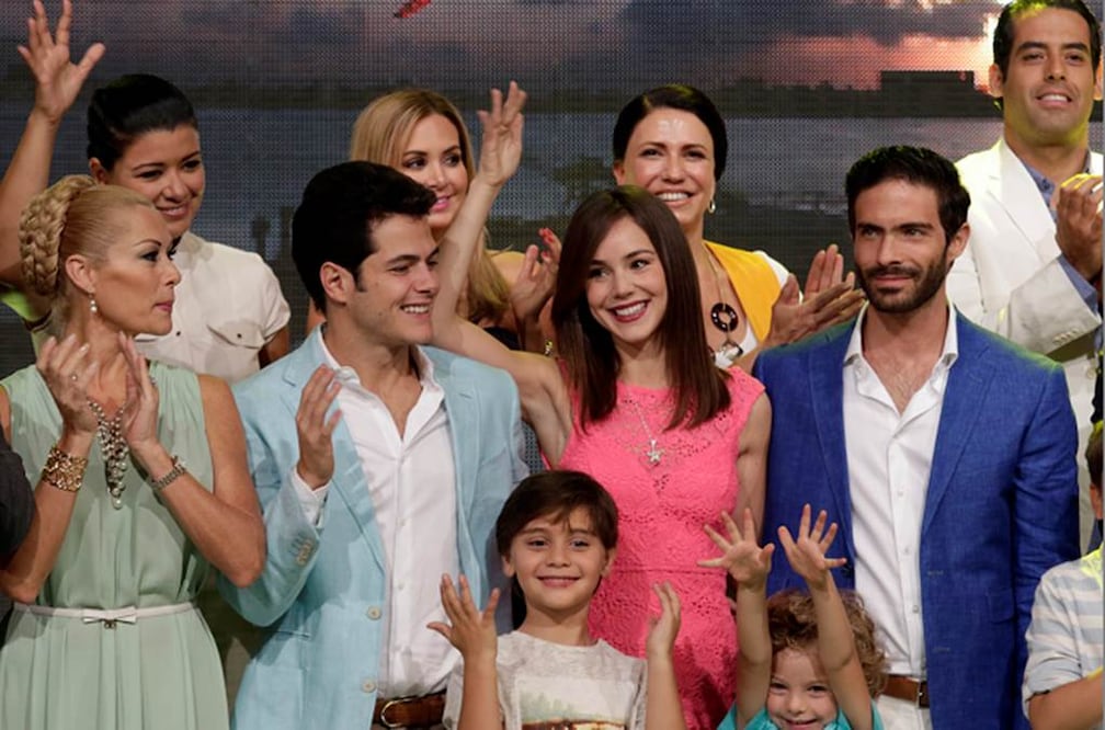 La pareja protagónica del melodrama la conforman Osvaldo Benavides, como Adrián, y Camila Sodi, como Paulina (LUIS CORTES / EL UNIVERSAL)