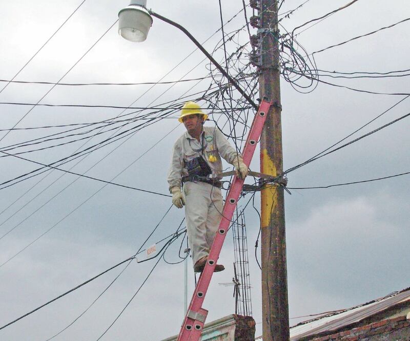La comisión dice que 99.76% de usuarios de tarifas domésticas en el país cuentan con el servicio. Foto: ARCHIVO EL UNIVERSAL