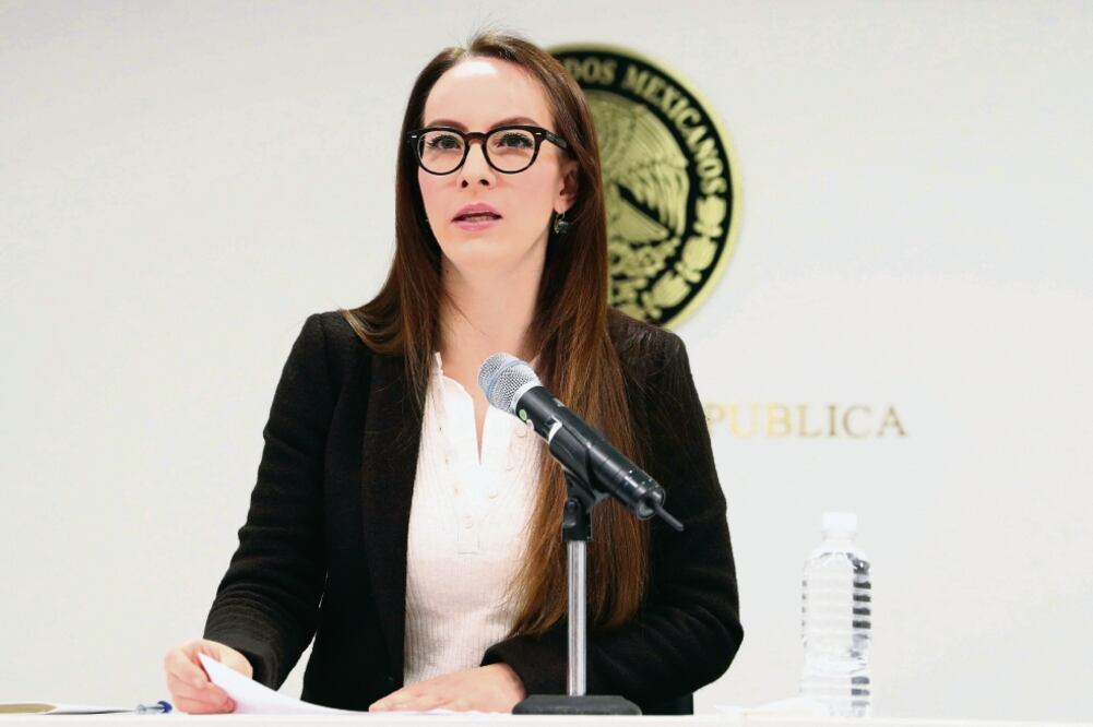 Gabriela Cuevas agradeció a la militancia panista haber enfrentado juntos los retos de transformar al país y a los ex presidentes nacionales del PAN su confianza (CÉSAR SÁNCHEZ. EL UNIVERSAL)