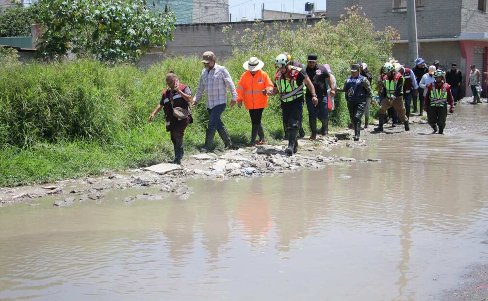 La presidenta municipal Azucena Cisneros Coss recorrió las zonas afectadas. Foto: Especial
