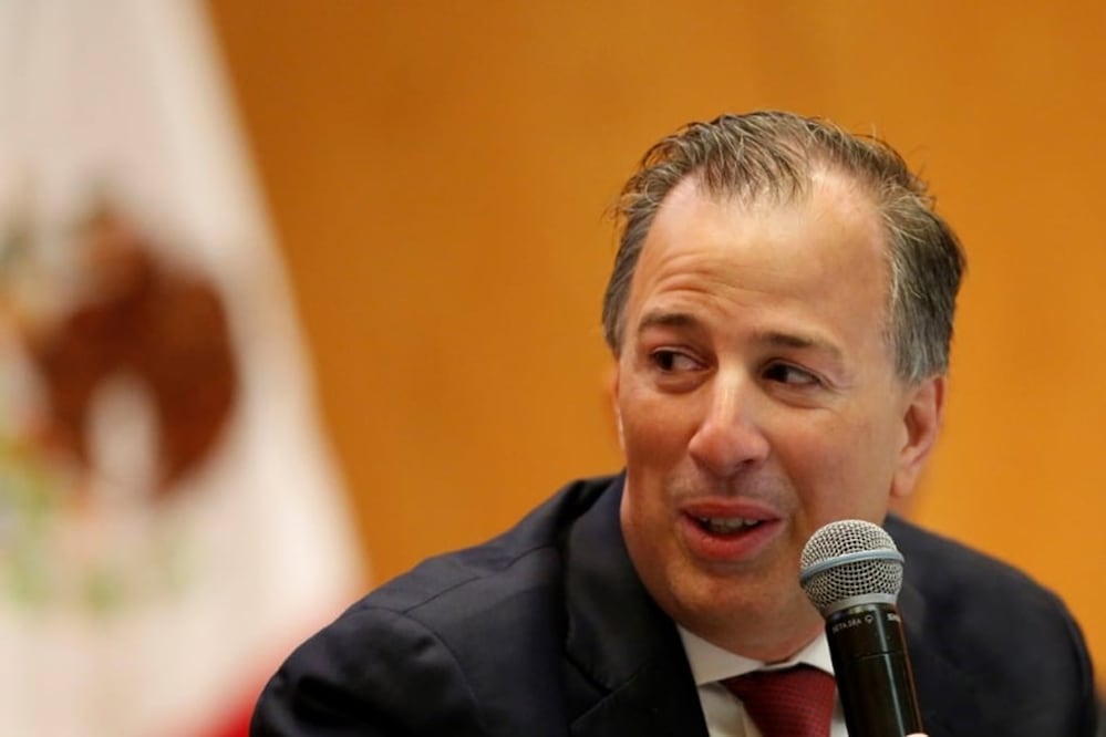 Mexican Finance Minister Jose Antonio Meade addresses the audience during a seminar at the Instituto Tecnologico Autonomo de Mexico in Mexico City, Mexico January 12, 2017. (REUTERS/Carlos Jasso)