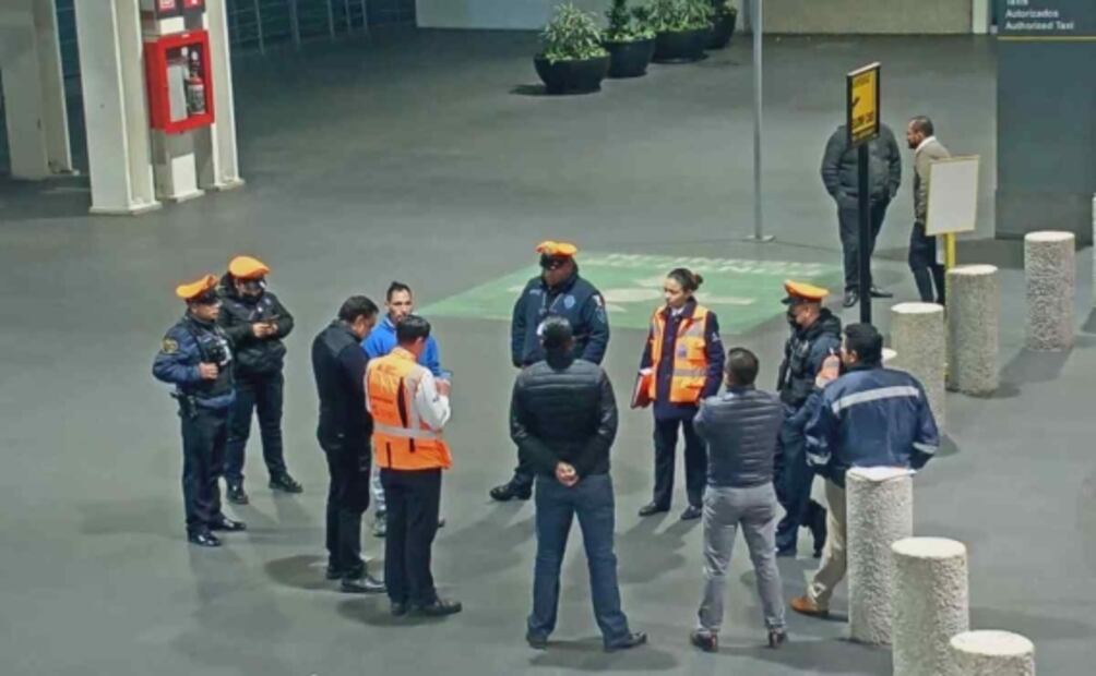 Dan de baja a taxista del AICM por robar 400 dólares a turista peruano