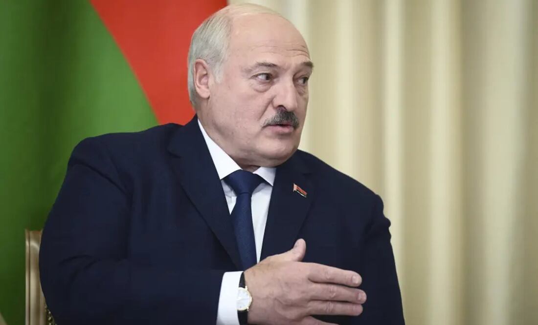 El presidente de Bielorrusia, Alexander Lukashenko, asiste a una reunión con el presidente ruso, Vladimir Putin, en la residencia estatal de Novo-Ogaryovo, en las afueras de Moscú. Foto: AP