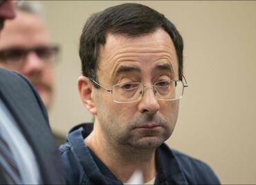 Exmédico del equipo de gimnasia de Estados Unidos y condenado por abuso sexual fue apuñalado en prisión