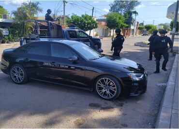 Localizan otros 2 autos robados en EU abandonados en Sinaloa