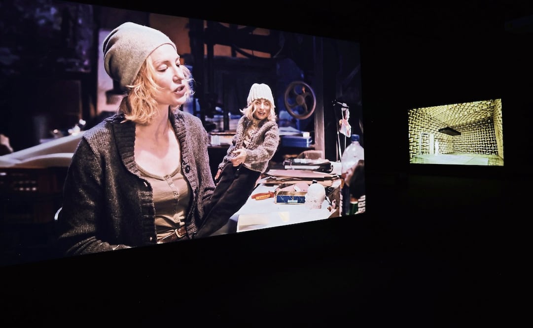 En la instalación, titulada Ma n i fes t o , la actriz Cate Blanchett recita manifiestos escritos en el siglo XX. Foto: Fernanda Rojas/ El Universal
