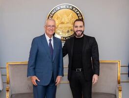 Salinas Pliego se reúne con presidente Nayib Bukele; seguridad, tema clave de la reunión