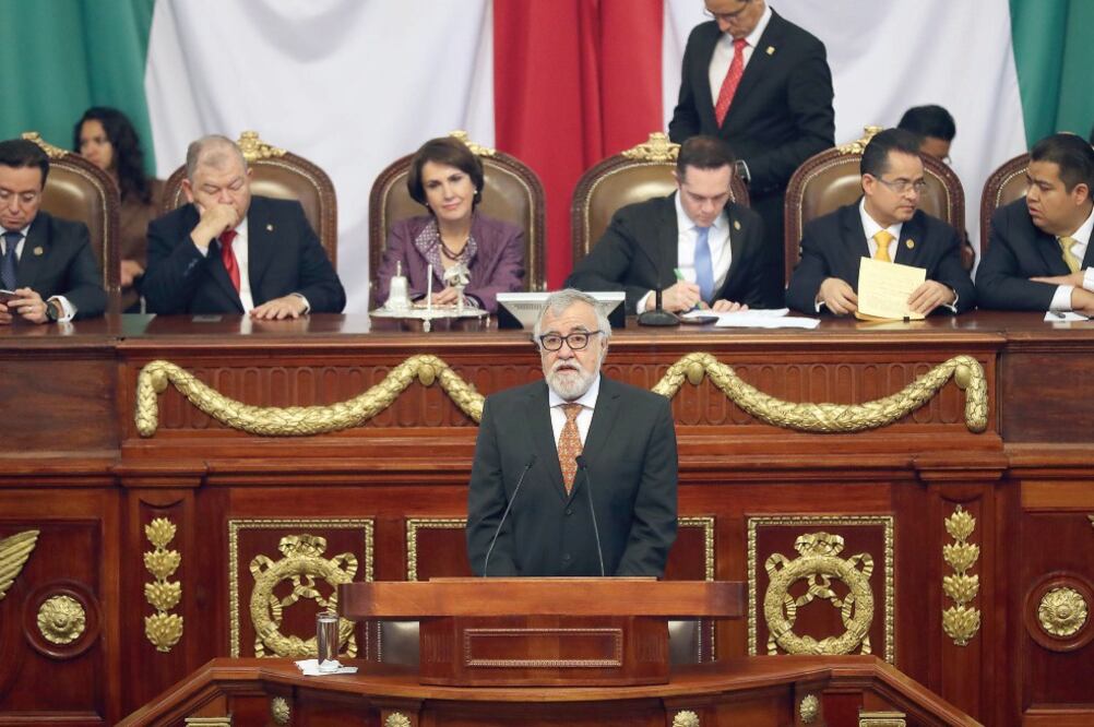 En lo que la Corte resuelve el amparo interpuesto por la bancada de Morena en la Constituyente, la Carta Magna de la capital del país continúa su proceso y tras ser promulgada el pasado 5 de febrero (LUCÍA GODÍNEZ. EL UNIVERSAL)