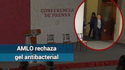AMLO rechaza ponerse gel antibacterial en “la mañanera”