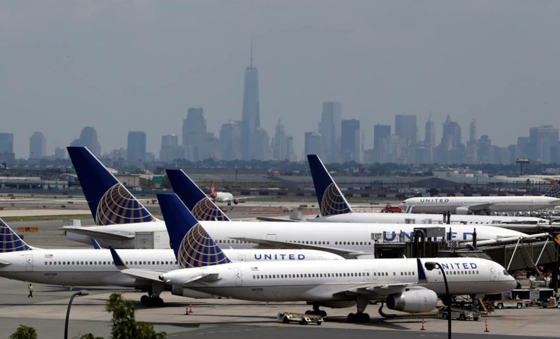 United Airlines indicó que considera imposible "predecir con algún grado de confianza" la coyuntura que atravesará EU este año. Foto: AP/Archivo