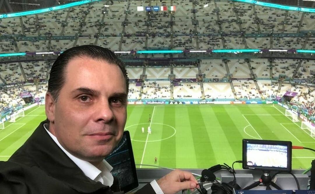 Christian Martinoli, durante una transmisión de TV Azteca en Qatar 2022, el último Mundial que ha narrado. Foto: Especial