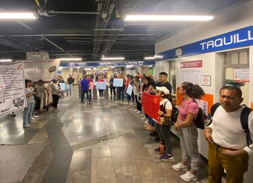 Integrantes de la CNTE permiten acceso gratuito en varias estaciones del Metro de la CDMX