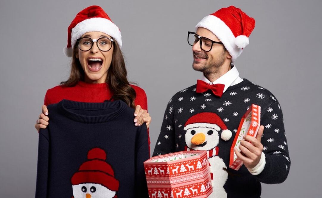 El Ugly Sweater transforma cualquier look en un atuendo divertido. Foto: Freepik