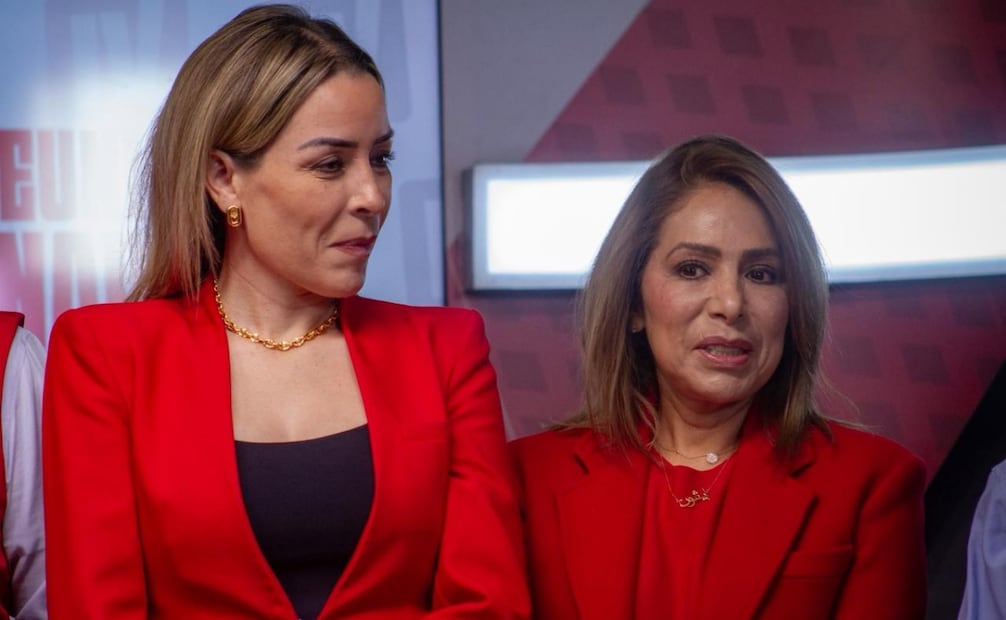 Legisladoras en la plenaria del PRI