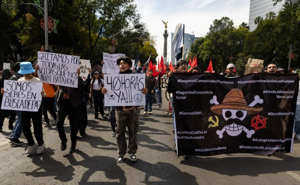 Jóvenes marchan por palestina y por las 40 horas laborales en calles de la CDMX. Insisten en distanciarse de la “Marcha de la Generación Z”, convocada para el 15 de noviembre (08/11/2025). Foto: Hugo Salvador / EL UNIVERSAL
