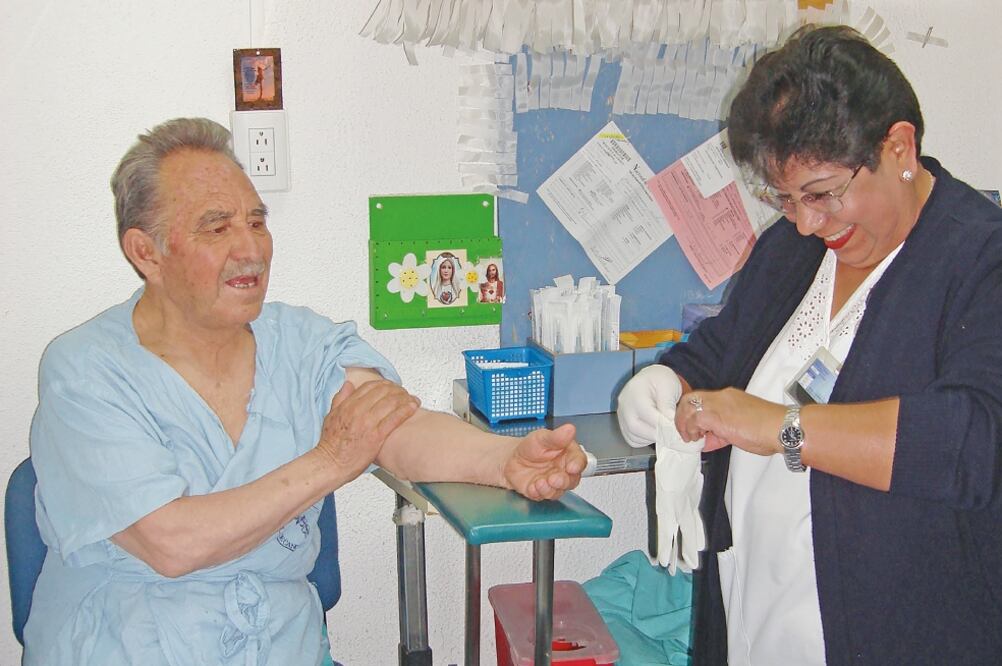 Para prevenir el padecimiento, los expertos fijan una edad propicia, que es de 40 años, para que la gente se examine. (SSA)