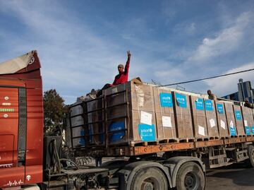 Más de 300 camiones de ayuda humanitaria entran a Gaza en segundo día de tregua; llevan alimentos no perecederos y combustible