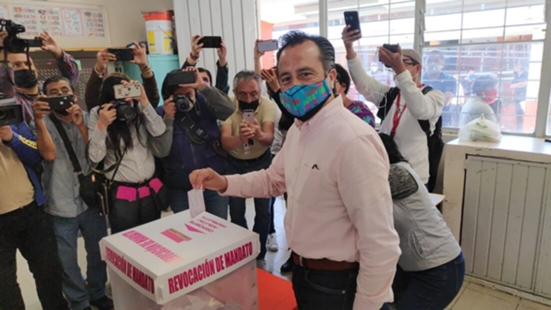 Gobernadores emiten su voto en la consulta de Revocación de mandato