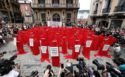 Colectivos ecologistas denuncian en Pamplona el maltrato animal en fiestas de San Fermín