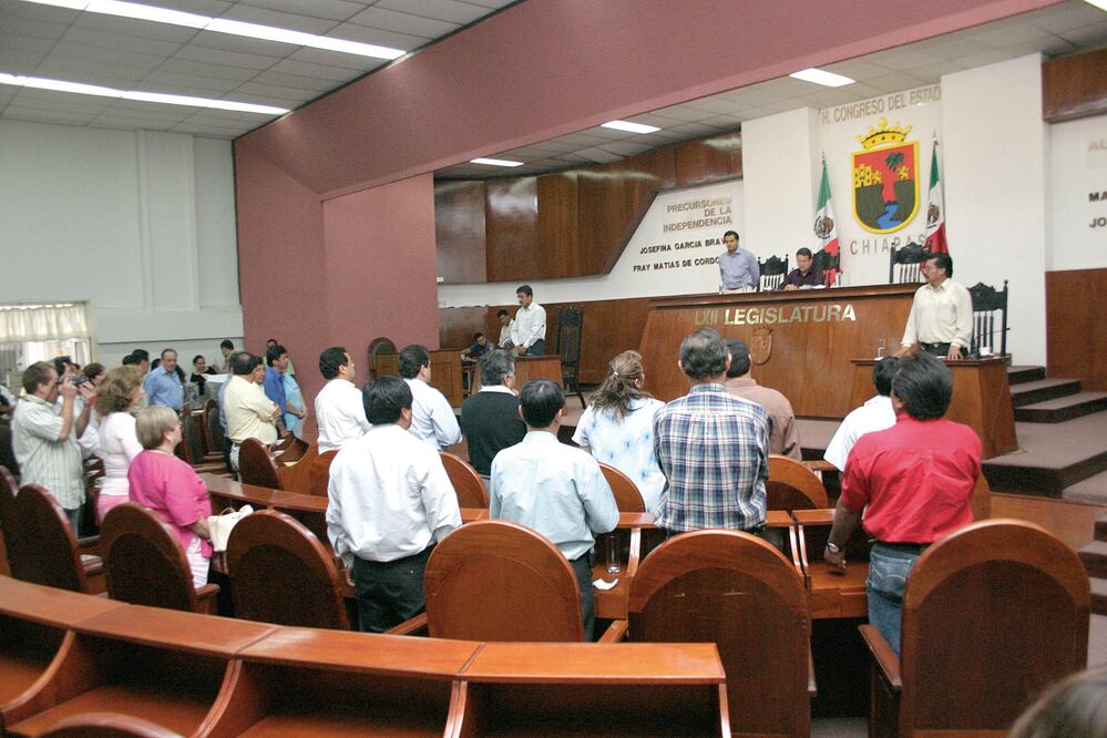 En el Congreso local los diputados reciben su sueldo puntualmente, aunque no asistan a las sesiones, es el caso del priísta Willy Ochoa, quien sólo se ha presentado en dos ocasiones (ARCHIVO EL UNIVERSAL)