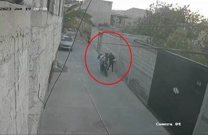 VIDEO: Captan a supuesto repartidor haciendo tocamientos indebidos a mujer en Chimalhuacán 