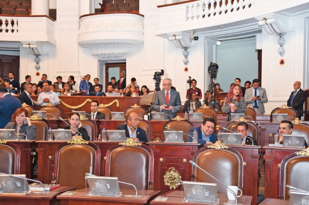 La impuntualidad en las sesiones del pleno del Congreso local es un factor del rezago legislativo que se registra, advierte el diputado Carlos Castillo. Foto: ESPECIAL