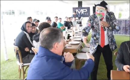 Payasito "maltrata" a las Chivas en convivio