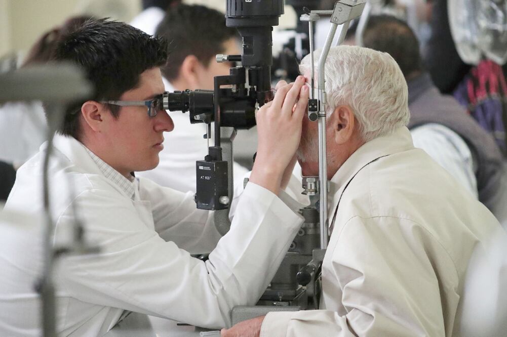 Homero García agradece el trato y los “bajos” costos de los servicios que el hospital le brindó. Dice que las instalaciones son mejores que hace 10 años, cuando lo conoció. Fotos: ARIEL OJEDA