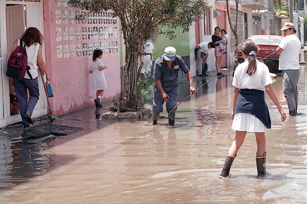 Para ubicar las fugas personal especializado utilizará un geófono para indicar dónde hacer excavaciones (ARCHIVO EL UNIVERSAL)