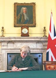 Theresa May deja las riendas del Brexit