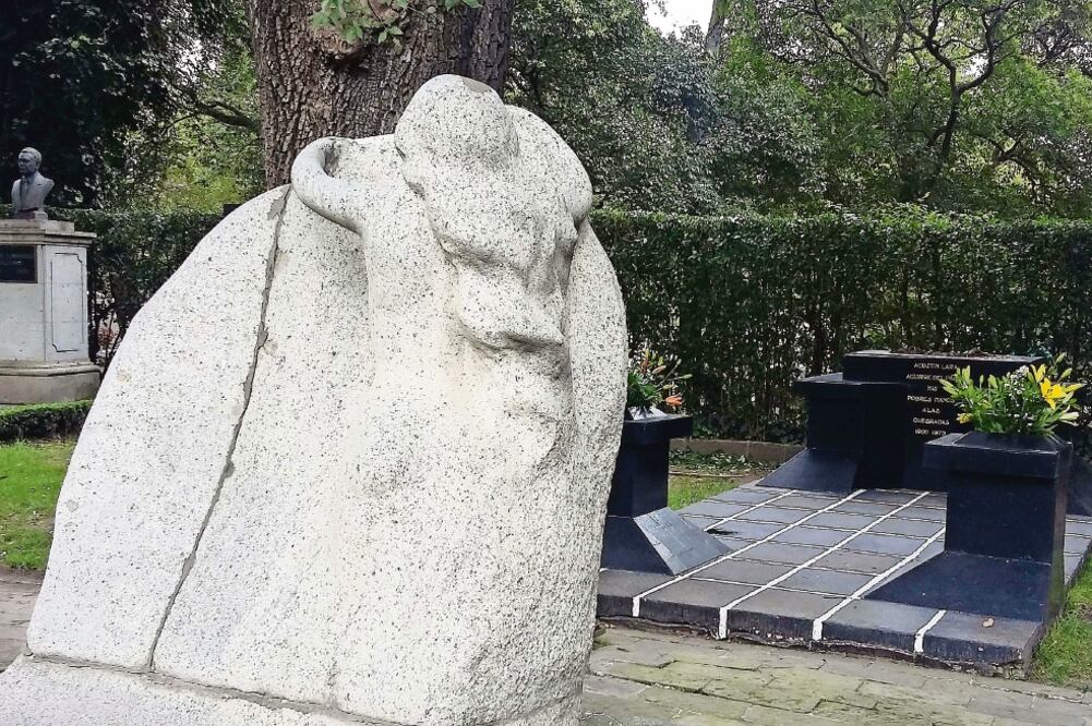 En octubre de 2015, se denunció el intento de robo del busto del cantante y compositor mexicano Agustín Lara, en la Rotonda de los Hombres Ilustres (ARCHIVO EL UNIVERSAL)