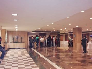 Equipo de Meade sigue debate en Hotel del Centro de la CDMX