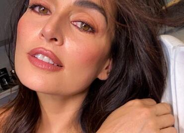 El impecable look de saco sin blusa de Ana de la Reguera