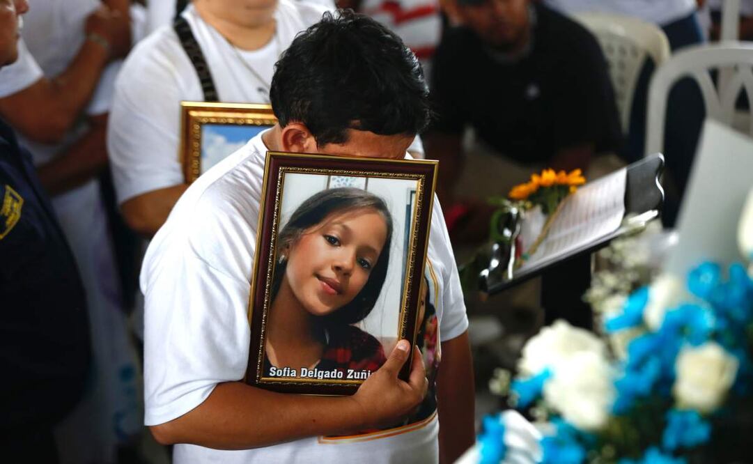 Más de 3 mil personas se reunieron en Candelaria, Colombia, para despedir a Sofía Delgado Zúñiga, una niña de 12 años víctima de feminicidio el 29 de septiembre. Foto: EFE