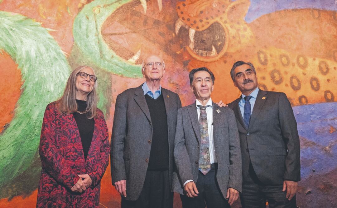 La astrónoma Julieta Fierro, el sociólogo Roger Bartra, el ingeniero Jaime Urrutia Fucugauchi y el rector de la Universidad Autónoma de Hidalgo, Octavio Castillo Acosta, recibieron el galardón. Foto: de GALO CAÑAS. CUARTOSCURO