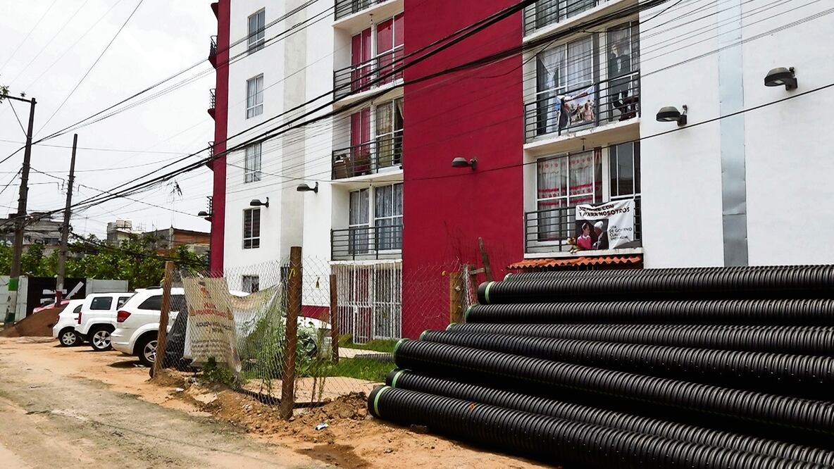 En Miguel Hidalgo, autoridades capitalinas construyeron la Ciudad del Bienestar al lado de una mina. A decir del alcalde, para la población esta construcción es insegura. Foto: Diego Prado