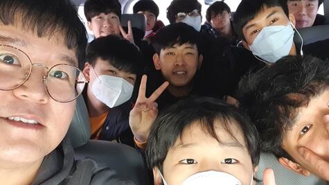 En plena pandemia, hombre cuida a 10 niños que escaparon de Corea del Norte