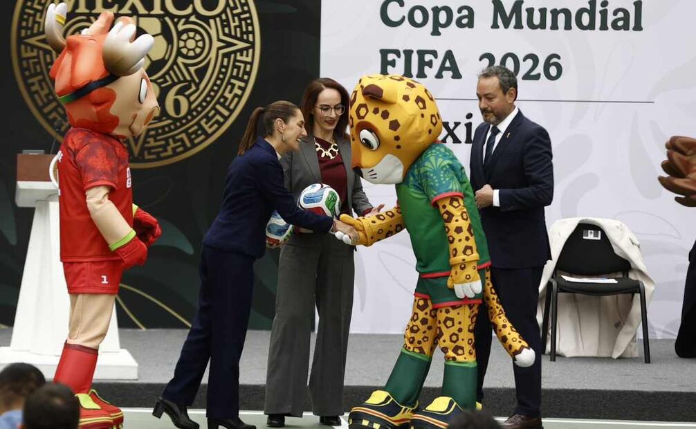La presidenta Claudia Sheinbaum Pardo encabeza la presentación de la Copa FIFA 2026 en el Complejo Cultural Los Pinos este 10 de noviembre del 2025. Foto: Berenice Fregoso / EL UNIVERSAL.