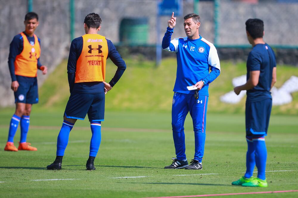 Imago7. Pedro Caixinha dirige entrenamiento en Cruz Azul