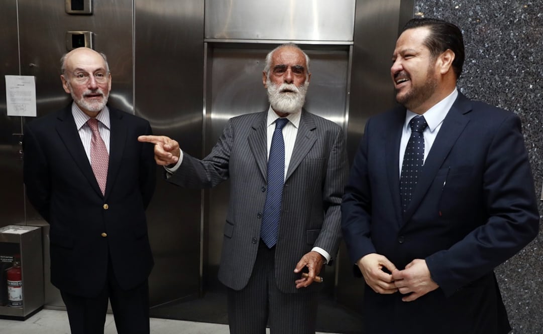 Fernández de Cevallos acudió a una reunión con una veintena de senadores del PAN en la Torre Azul. /Yadín Xolalpa - EL UNIVERSAL